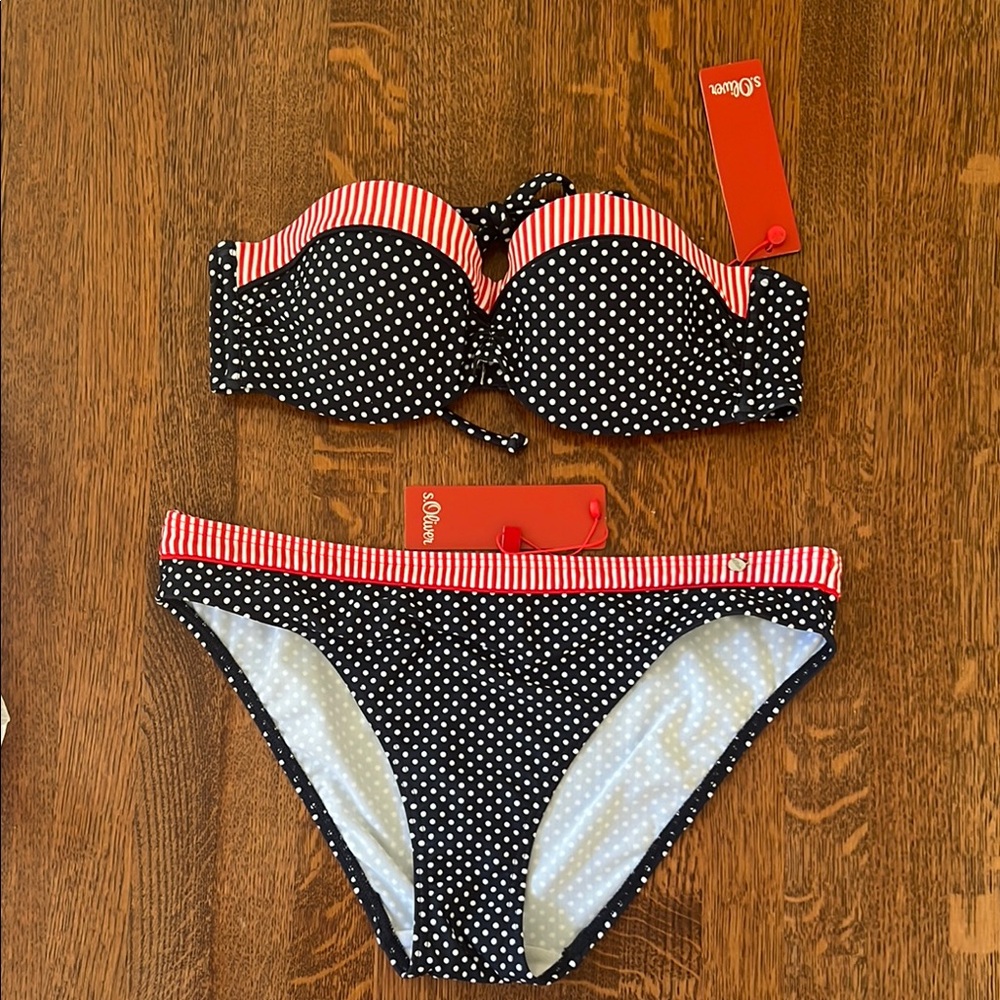 Red, white and blue bikinini. 
Removable straps 32A top. 
Size 4 bottoms.